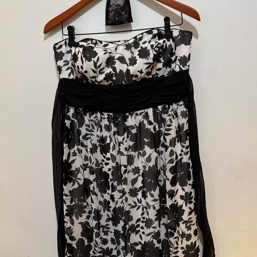 White House Black Market - Strapless Dress, Size 8.